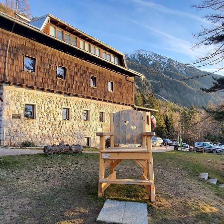 Valvasorjev Dom Pod Stolom Hostel Zirovnica Exterior photo