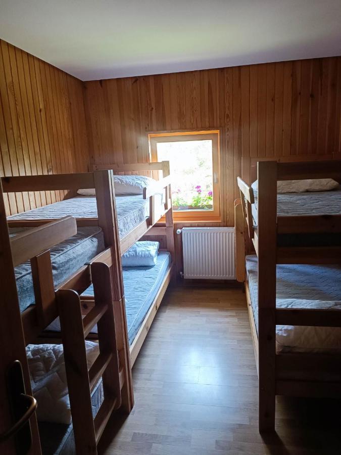 Valvasorjev Dom Pod Stolom Hostel Zirovnica Exterior photo