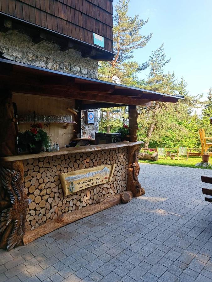 Valvasorjev Dom Pod Stolom Hostel Zirovnica Exterior photo